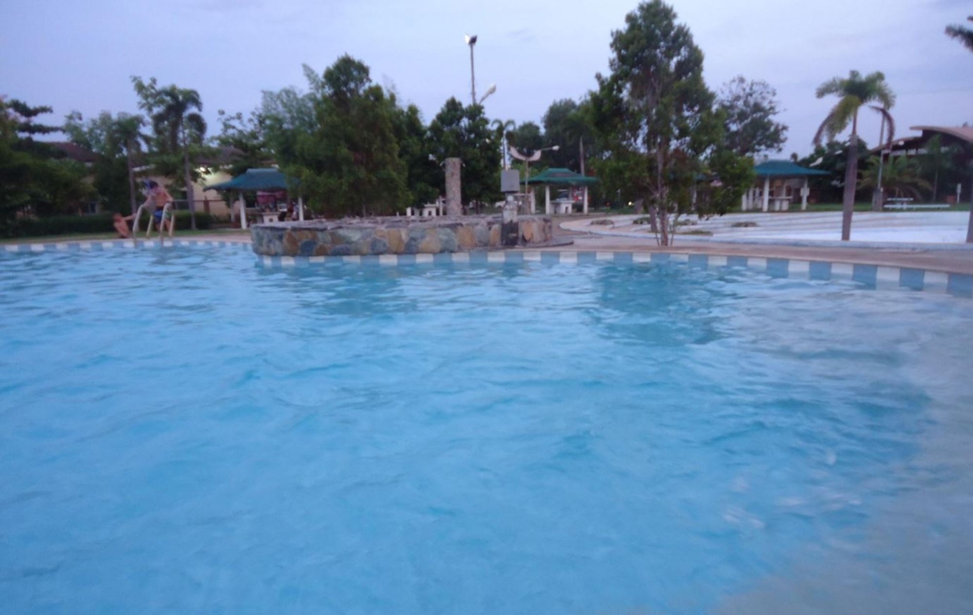 King'S Royale Hotel And Resort Bacolor Ngoại thất bức ảnh